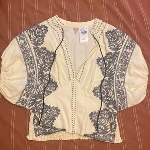 Gimmicks by BKE ladies top